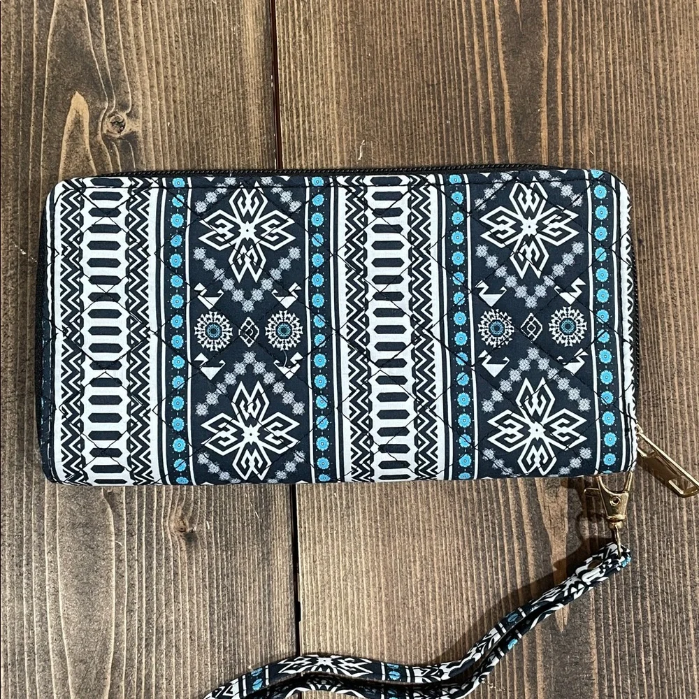 Women’s Tribal Wristlet Wallet